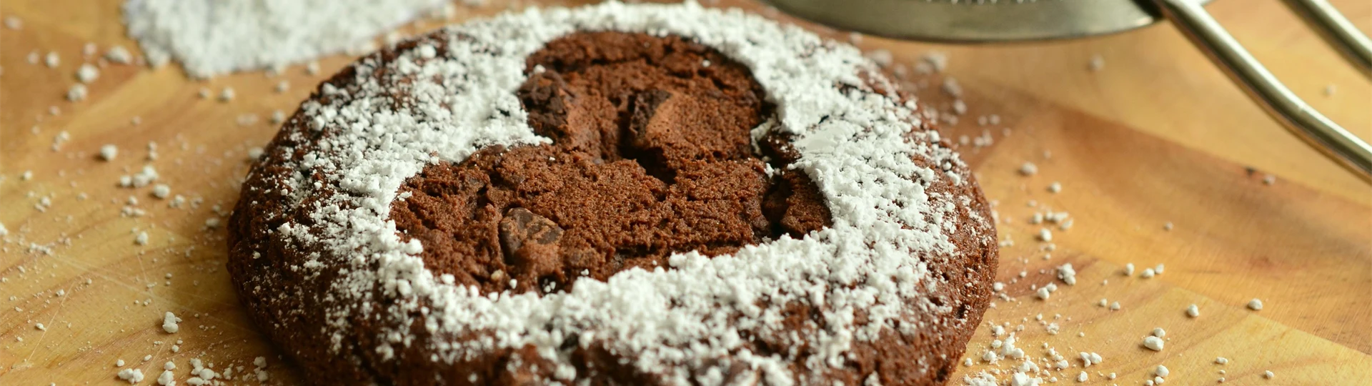 brun-kaka-med-hjärta-på
